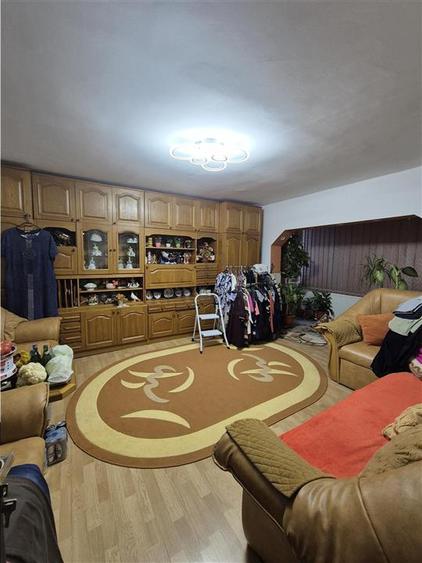 Apartament cu 2 camere decomandat, mobilat în Freidorf