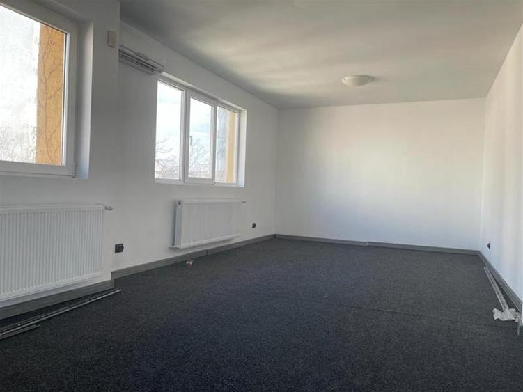 Casă individuală cu 10 camere cu Teren 220 Mp în Vitan