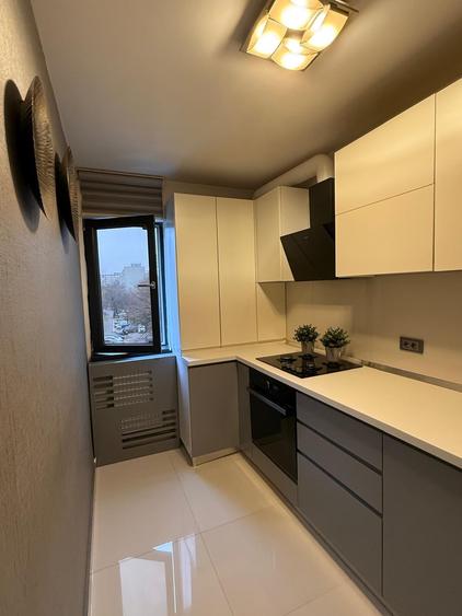 Apartament cu 5 camere decomandat în Drumul Taberei