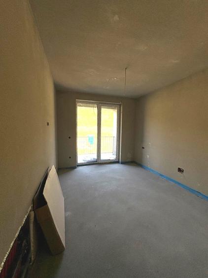 Apartament cu 3 camere decomandat în Periferie