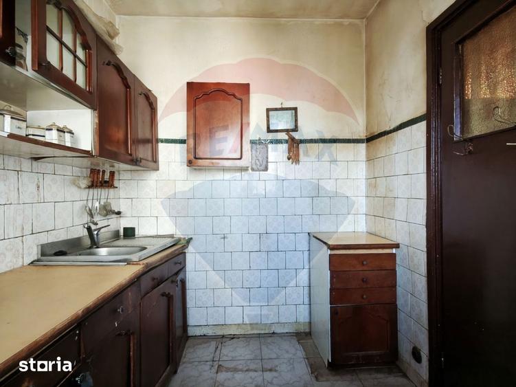 Apartament cu 2 camere nerenovat, de vanzare in zona 1 Mai - 5