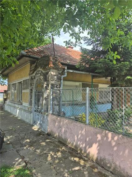 Casă individuală cu 4 camere cu Canalizare în Aeroport