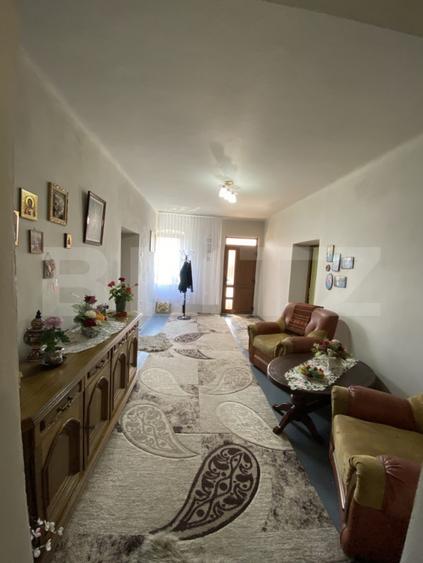 Casă cu 3 camere cu Teren 3687 Mp în Livezile
