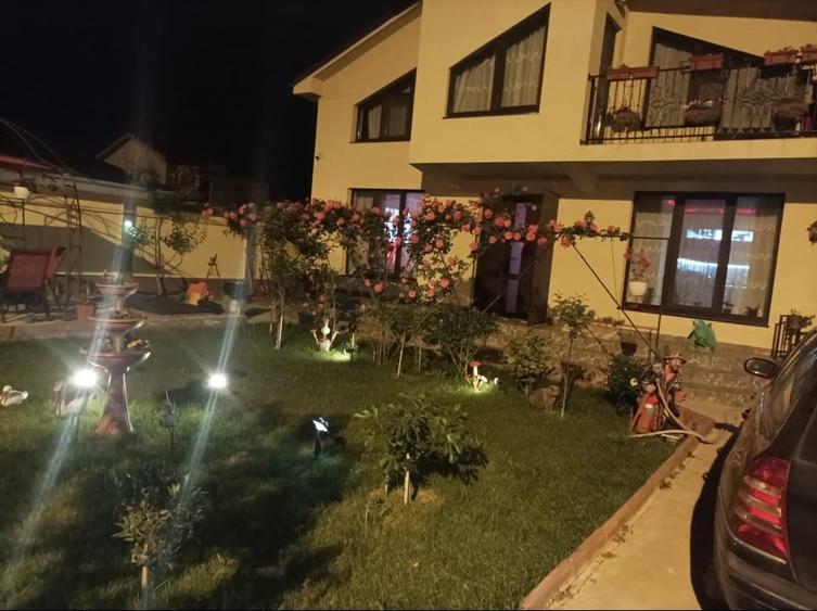 Casă individuală cu 5 camere cu Canalizare în Central