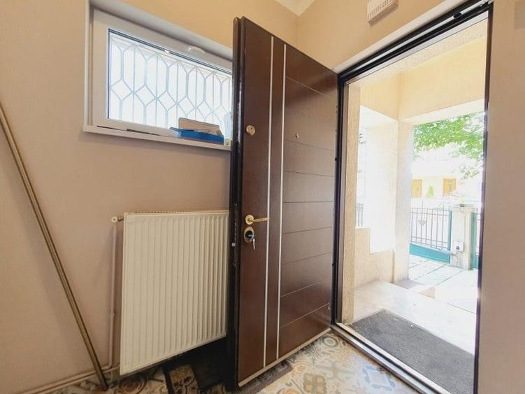Casă cu 8 camere cu Teren 390 Mp în Aviatorilor