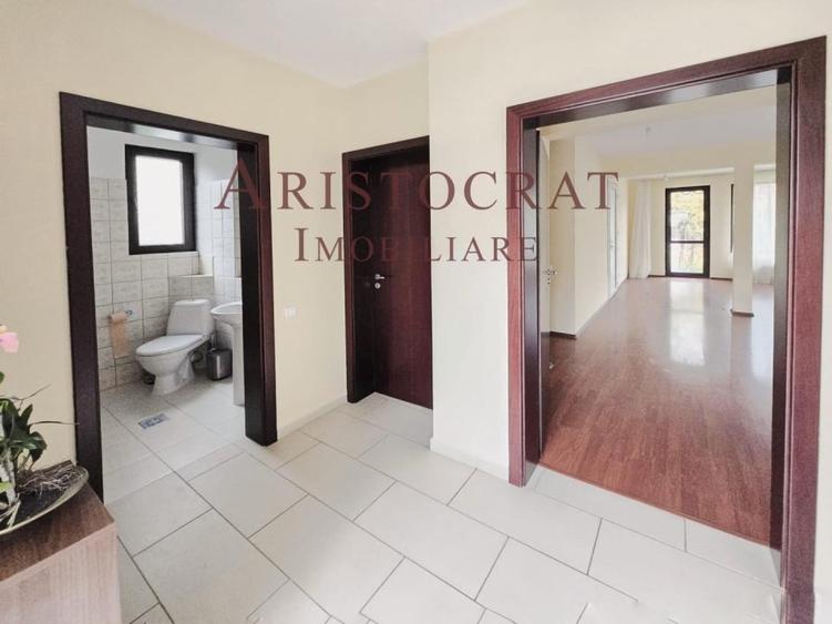 Casă cu 5 camere cu Canalizare în Corbeanca