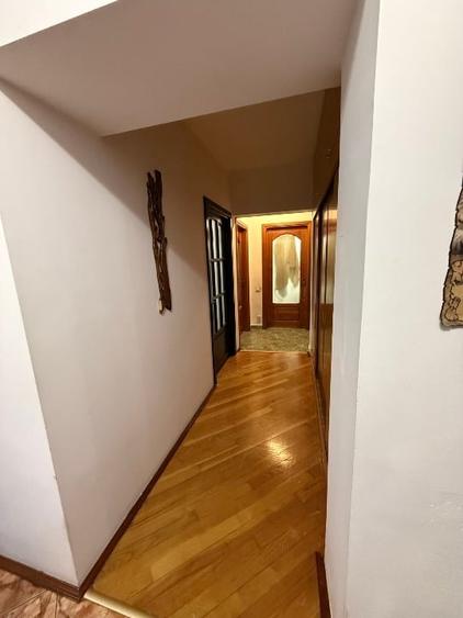 Apartament cu 3 camere decomandat, mobilat în Tei