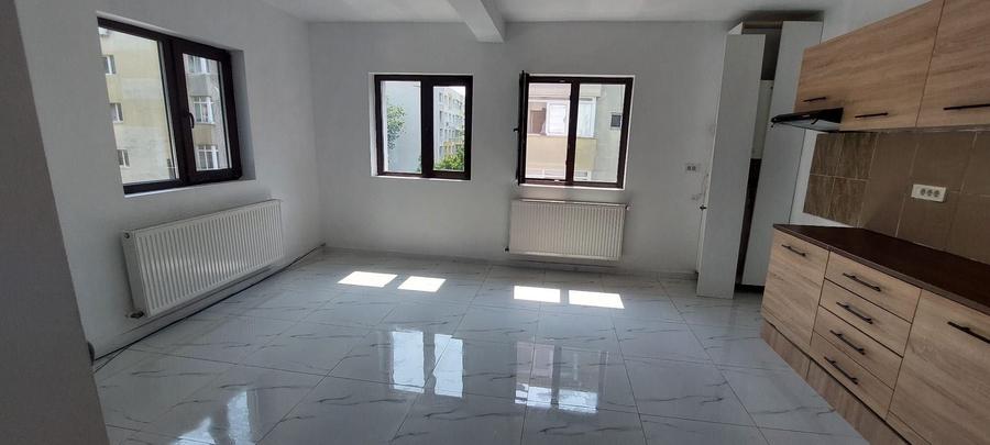 Apartament cu 3 camere decomandat în Sebastian
