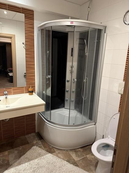 Apartament cu 3 camere decomandat în Vitan