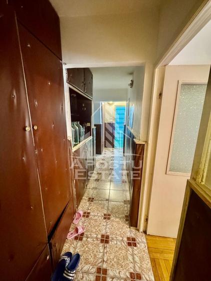Apartament cu 4 camere decomandat, mobilat în Dâmbovița