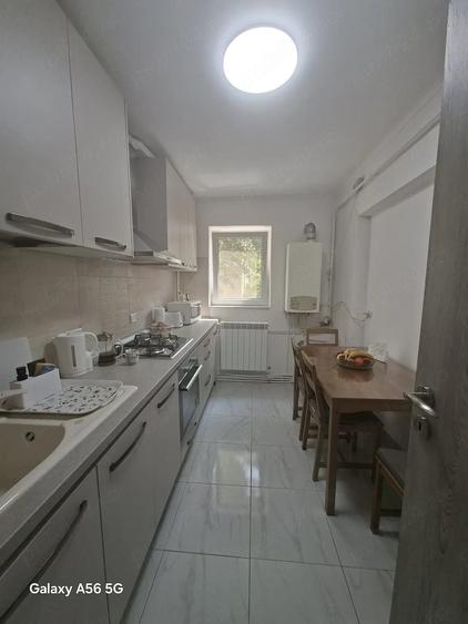 Apartament cu 4 camere decomandat în Central
