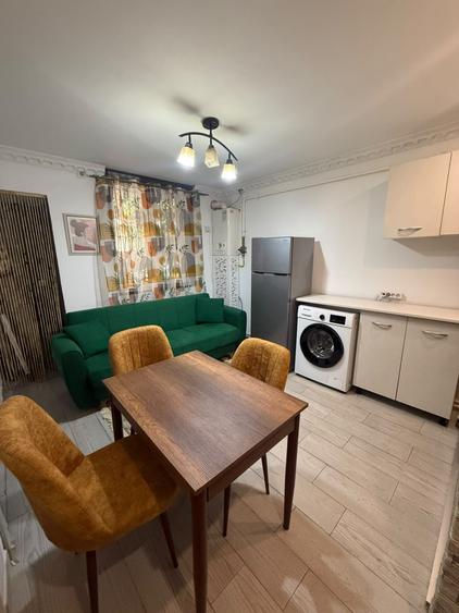 Apartament cu 3 camere semidecomandat, mobilat în Teiul Doamnei