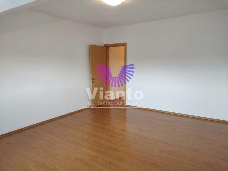 Apartament cu 3 camere decomandat în Trei Stejari