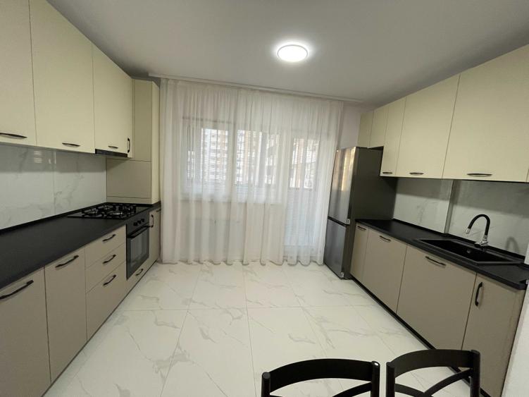 Apartament cu 3 camere decomandat în Berceni
