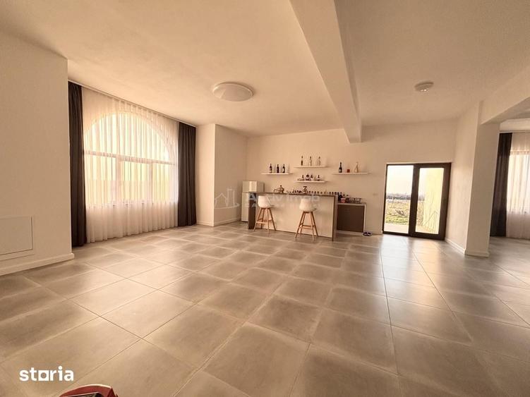 Casă cu 6 camere cu Teren 2310 Mp în Sânmartin