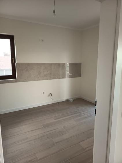 Duplex cu 5 camere cu Canalizare în Dumbrăvița