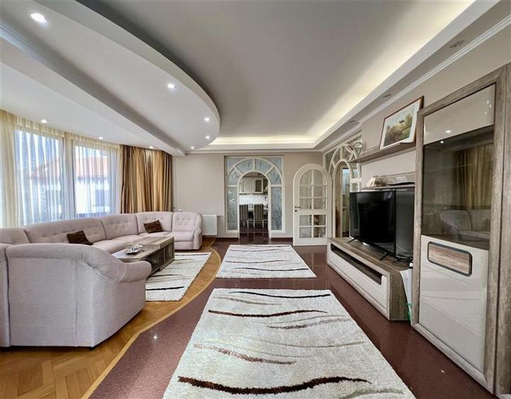 Apartament cu 3 camere semidecomandat, mobilat în Herăstrău