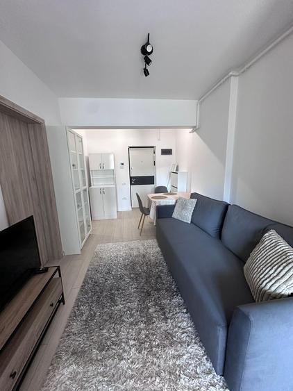 Apartament cu 2 camere semidecomandat în Berceni