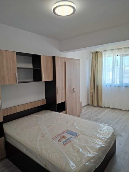 Apartament cu 3 camere semidecomandat în Brâncoveanu