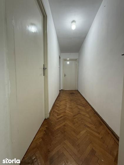 Apartament cu 3 camere semidecomandat în Circumvalațiunii