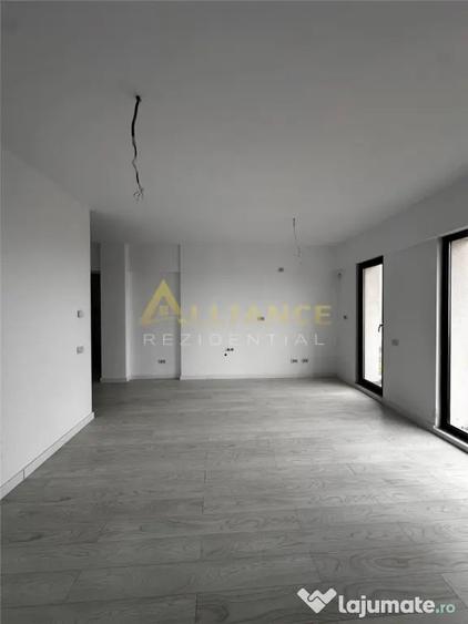 Apartament cu 3 camere semidecomandat în Fundeni