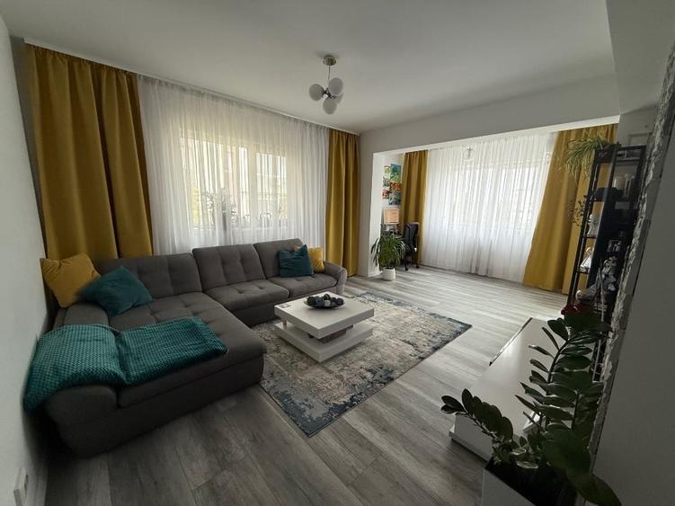 Apartament cu 3 camere decomandat, mobilat în Central