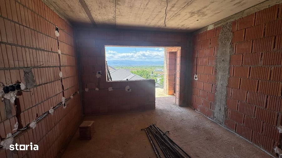 Casă cu 4 camere cu Teren 400 Mp în Șura Mare