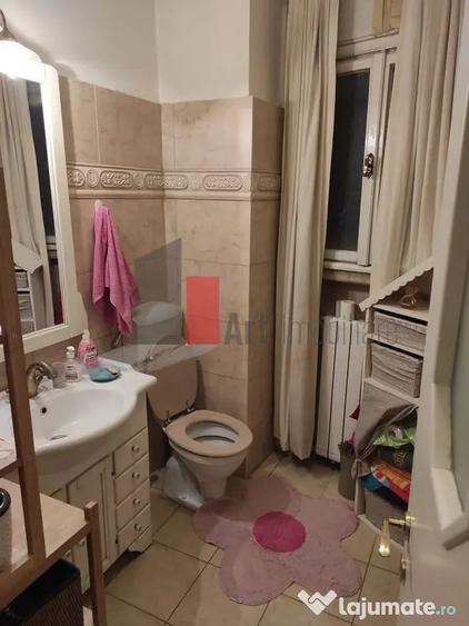 Apartament cu 3 camere semidecomandat în Universitate