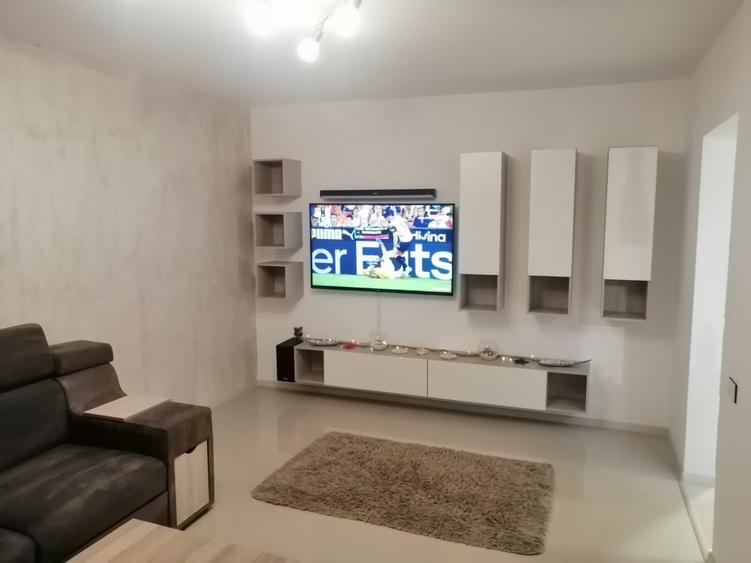 Apartament cu 3 camere decomandat în Tomis Nord