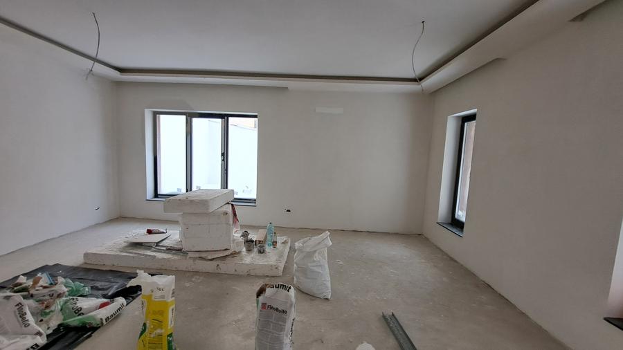 Casă cu 5 camere cu Teren 80 Mp în Bucureștii Noi