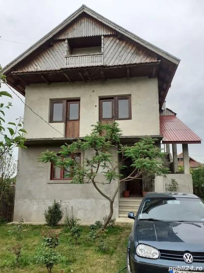 Casă cu 4 camere cu Teren 2400 Mp în Central