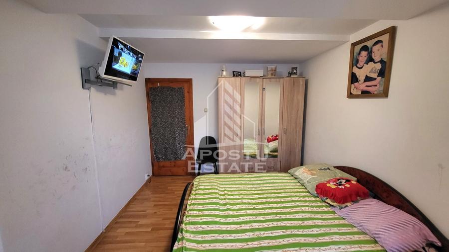 Apartament cu 4 camere decomandat, mobilat în Lipovei