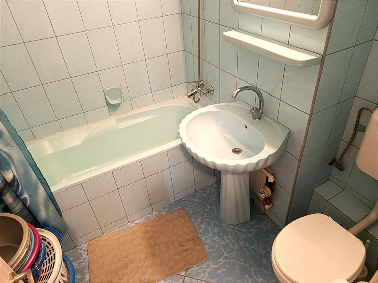 Apartament cu 3 camere decomandat în Dristor