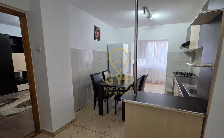 Apartament cu 3 camere decomandat, mobilat în Decebal
