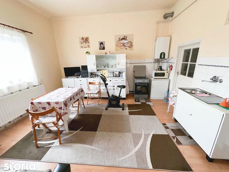 Casă cu 5 camere cu Teren 990 Mp în Central
