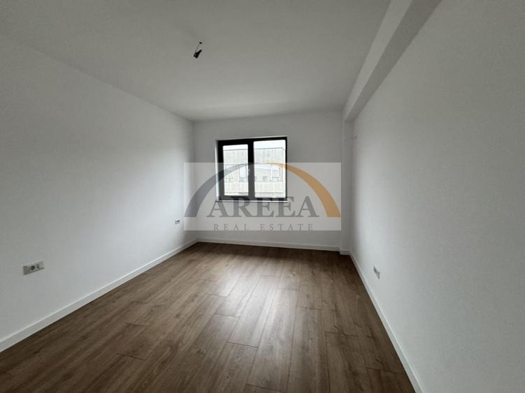 Casă individuală cu 4 camere cu Canalizare în Tunari