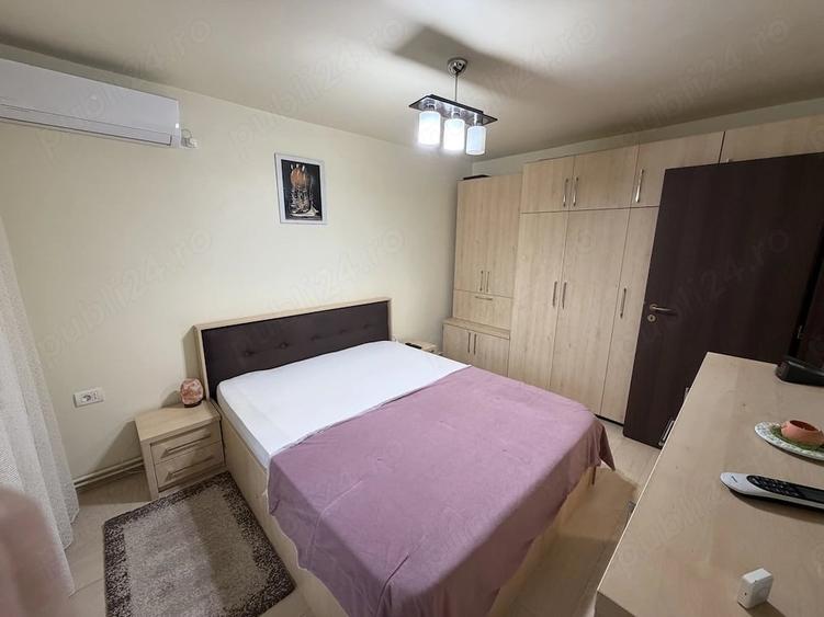 Apartament cu 3 camere semidecomandat în Aradului
