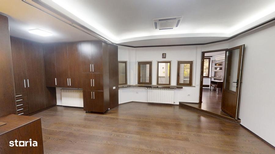 Apartament cu 5 camere decomandat în Grivița