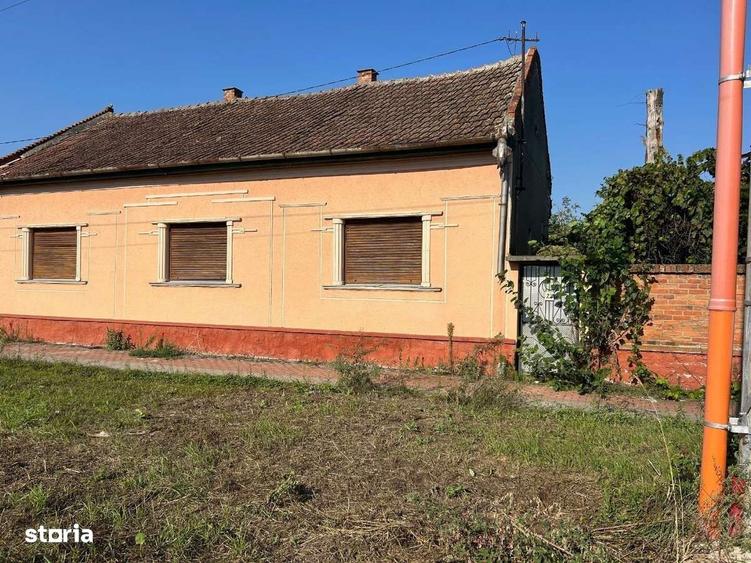 Casă cu 3 camere în Sântion