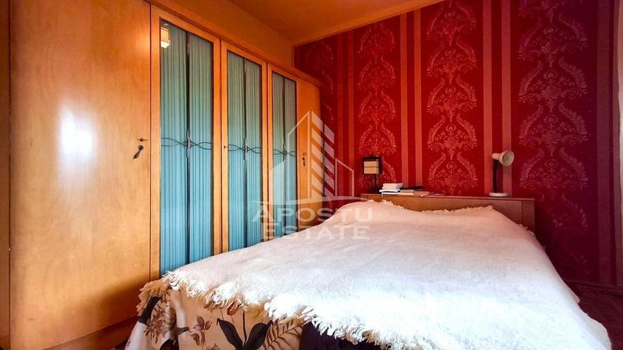 Apartament cu 4 camere decomandat, mobilat în Central