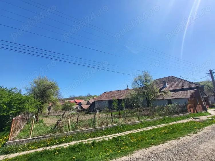 Casă cu 3 camere în Laslău Mare