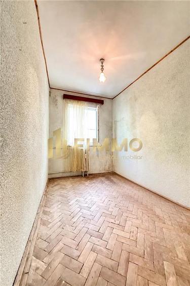 Apartament cu 3 camere semidecomandat în George Enescu