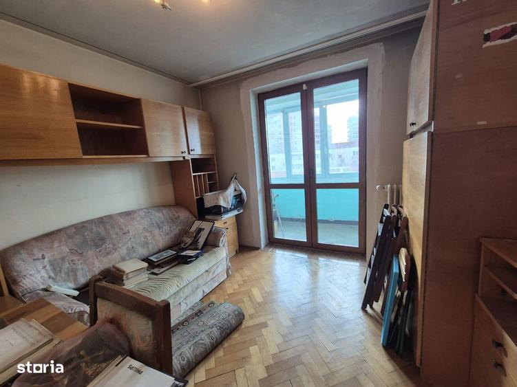 Apartament cu 3 camere semidecomandat în Ștefan cel Mare