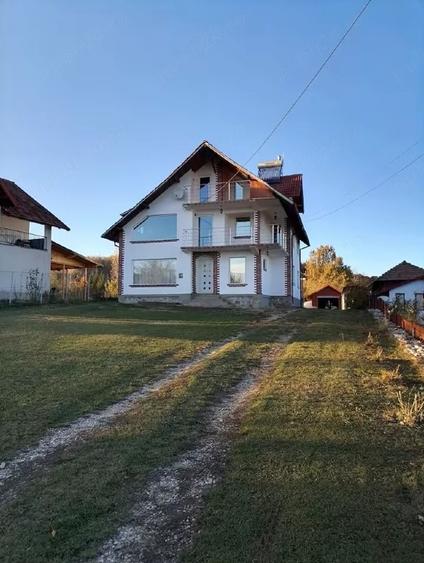 Casă individuală cu 5 camere cu Teren 1495 Mp în Valea lui Enache