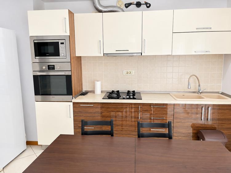 Apartament cu 3 camere decomandat în Torontalului