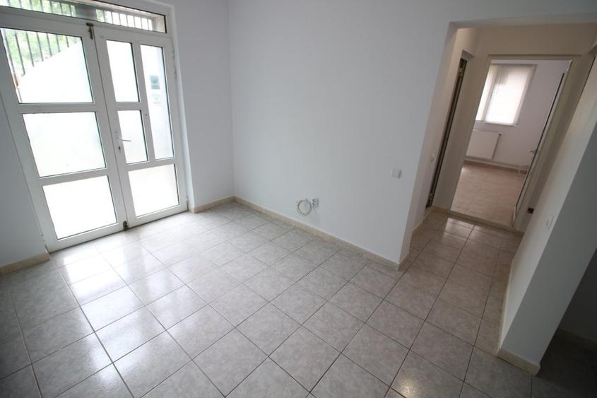 Apartament cu 4 camere decomandat, mobilat în Micro 20