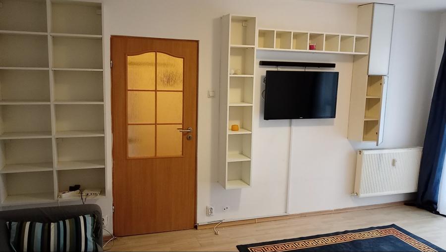 Apartament cu 3 camere semidecomandat în Titan