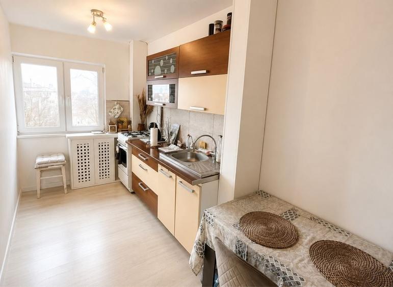 Apartament cu 2 camere decomandat în Rovine