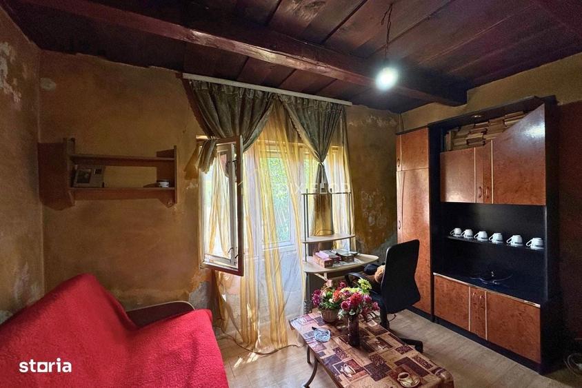 Casă cu 2 camere decomandat în Cotuș