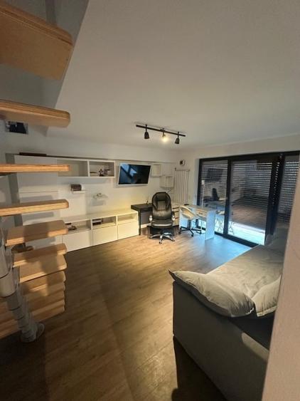 Apartament cu 2 camere semidecomandat, mobilat în Central